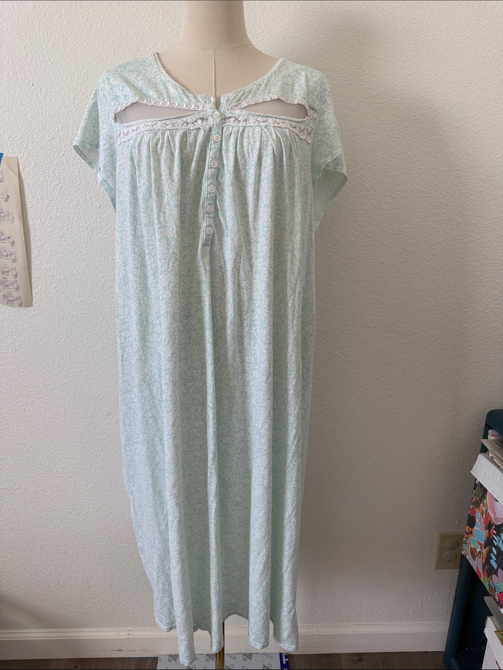Eileen West Pale Mint Floral Button-Front Nightgown with Lace Insets Size XL